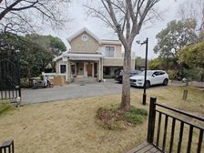 圣堡别墅 6室2厅7卫 精装修 3780万元 537平米