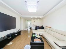 近地铁 ,双卫格局, 出行方便 ,中间楼层,采光好 商品住宅