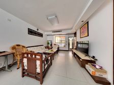 一楼带大花园,采光无遮挡,满五年