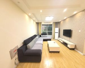 双阳两居室 2楼 总高9楼的电梯洋房 密码锁