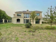 西临大河围墙3米高,挑高9米,全面宽35米,全套房随时看次新