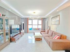 业主新装修 次新房 户型正 有车位 视野无遮挡 满二