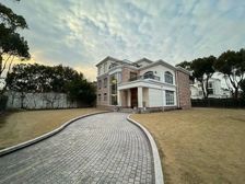 夏都小镇旁新出美式风格独栋大花园集中朝南700平,老客户委托