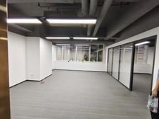 建和中心 7成全新装修带家私138方 租金90元 一手业主