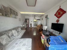 坦背 带空中花园 配套齐全 装修好 小三居 中高层