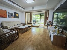 弘洋凡尔赛一楼带前后院子出售