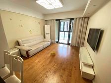 宝龙地铁口 电梯10楼 西边套户型 有车位 开发商统一装修