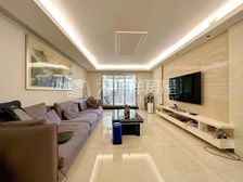 地铁口带超大露台三房,有固定车位,户型正气,满五V一,采光好