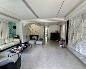 上叠私家电梯!实得430平!附带花园平台!价可刀!地下室明!