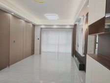 融创香山府 3室2厅2卫 豪华装修 73.8万元