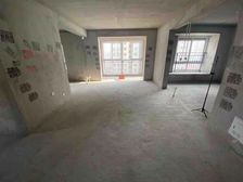 南金鹰附近 日月星城 135平 3室2厅2卫 带车库车位