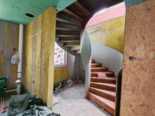 实际200平的洋房顶复丨紧靠万达和市区丨送车库车位丨安静