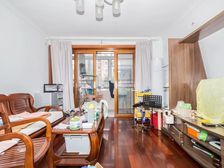 上下两层 每层有独立门 次新2房2厅 可利用空间大 带大露台