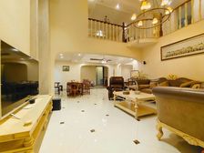 照母山 香港置地约克郡上林 精装洋房 大花园 带车位 5房