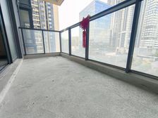 急急急 象府 东南向毛坯4房 看公园 中间楼层 位置安静