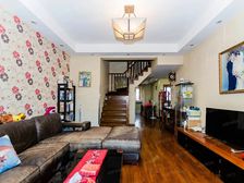 此房满五年,复式两层4房2卫带露台