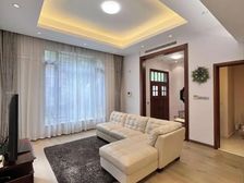 经典英伦风豪装大花园长期屋况超好,位置安静税费低。