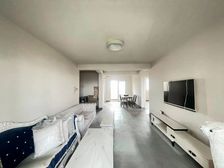 电梯13楼(265 各付税费)小区停车方便,次新房,产证已出