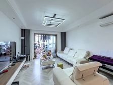 精装两年,可拎包入住,视野好,全明户型大三房+保姆间.采光好