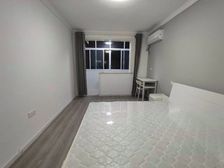 双二梯队书包房 精装修拎包入住 中间楼层 再次降价卖