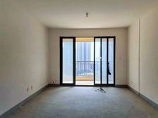 鑫苑世家(西区)四房,清水毛坯,南北通透,带储藏室,中间楼层