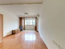 东安路地铁口 ,南北通双阳台, 全明户型 ,小区中间位置。