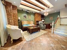 新上蓝湖郡西岸端头,5房 带全屋地暖新风中央空调 可停3台车