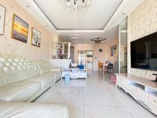 捡耙活了,轻轨站门口,精装修大三房,巴适得很!