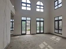 690万 橡树澜湾法式双拼 单层200平 带大花园