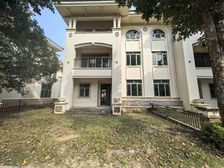 海湾城双拼别墅,位置好,门前路宽带公共花园