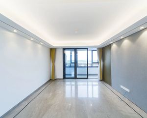 融创望海潮 精装四房 南北通透 厨卫全明 位置安静 采光刺眼