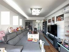 新上全明大两房,婚房装修,拎包入住,随时看房,房东诚心卖。