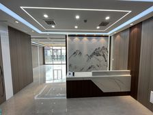 红谷滩甲级写字楼 世茂APM中层300平 商务办公 阳台