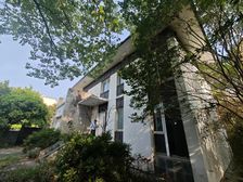 松江泗泾嘉松南路天安别墅 355平大花园 两面临河 地上2层