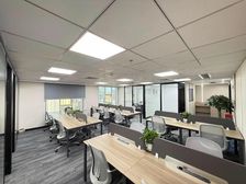 体育中心 财富广场 带装修带家私出租