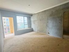 正南朝向 交通便利 临地铁 小区新 商品房 刚需小三居