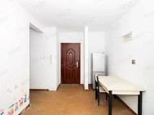 电梯房,主卧朝南,交通便利,小区中心位置,居家装修,诚意出售