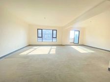 上叠别墅 A带露台!实得面积大!户型方正 采光好 不临街