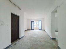 龙湖带露台洋房!两江新宸云玺!急售价好谈!嘟,位置安静!