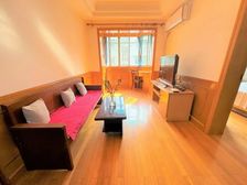 一梯两户,嘉善路地铁口,板式南北通透,中间楼层,随时看房。