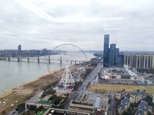 俯瞰南昌之星 阿尔法240平带厨房 高层看江空调自控 随时看