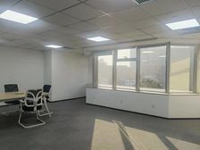 团结湖地铁 盈科中心 正对电梯小户型 朝西向 无柱开间