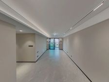 上个月刚交房,未曾入住,一手更名,可直接入住,提前交房!