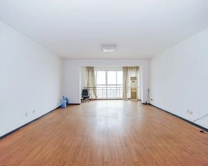 路桥大厦 4室2厅2卫 122.00万