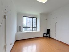 江桥万达热卖小区,新出火爆房源|电梯中楼层三开间朝南,双阳台