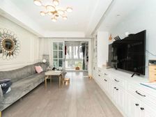 新上豪装电梯大两房,业主置换诚售,两卫户型,近地铁,仲盛商场