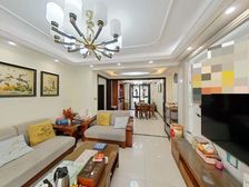 四开间朝南精装入住,南临荷花池,送产权车位和储藏室20平