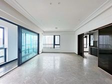 阳台外就是中央公园,近轻轨,近龙湖天街,七龙数八,业主急售