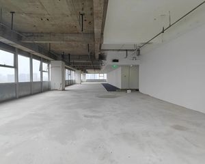 锦江区市中心 整层出售华润物业 正看东湖公园 4米层高地铁口