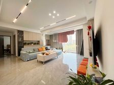 王炸!住家装修20多万丶带车位出售丶大横厅面宽丶出门就是轻轨